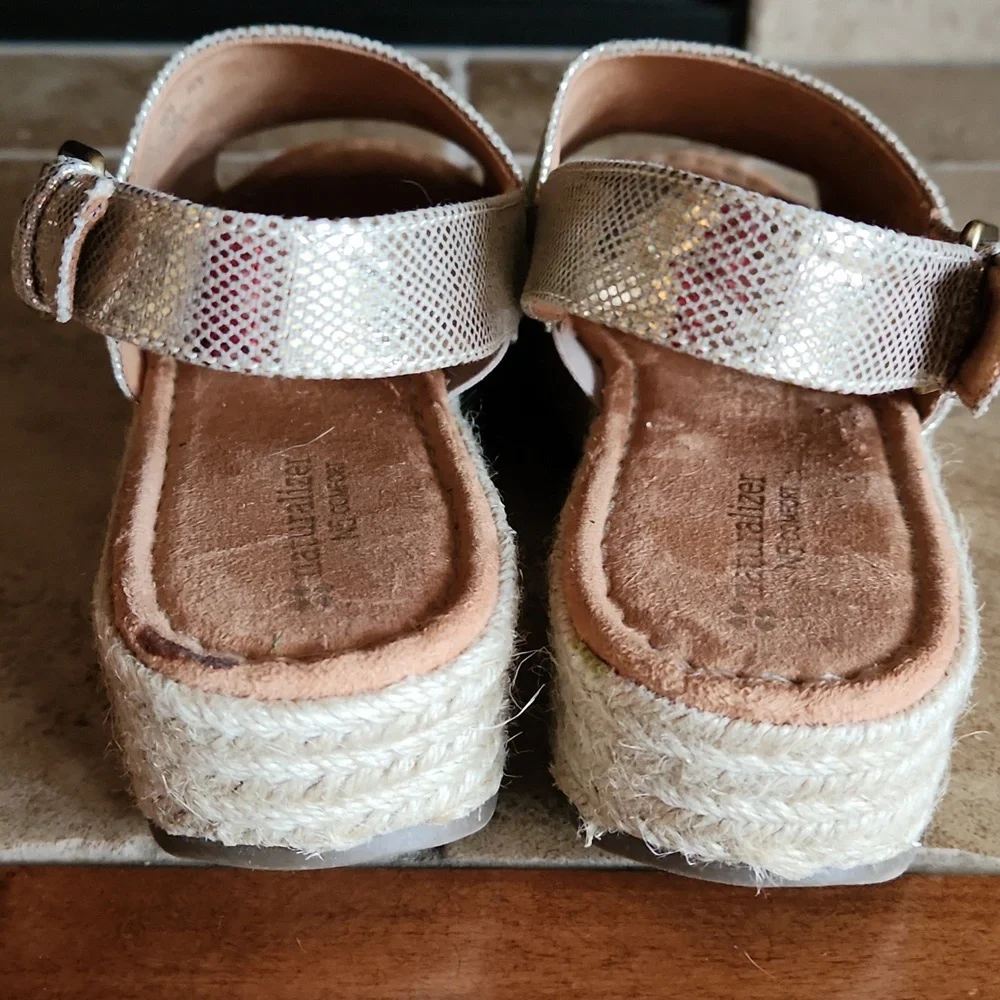 Naturalizer womans praline gold wedge sandal size 8.5 - Picture 3 of 12